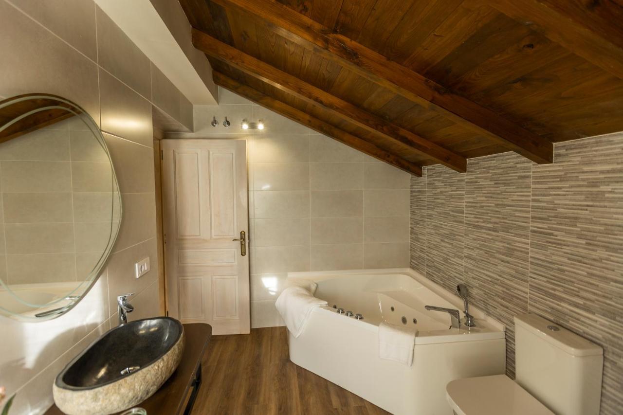 Apartamentos Casona Del Campo Навия Екстериор снимка